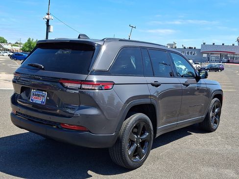 Used 2023 Jeep Grand Cherokee Limited w/ Black Appearance Package AWD/4WD image 6