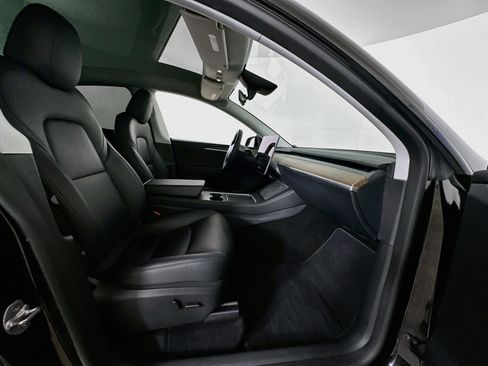 Used 2024 Tesla Model Y Long Range RWD image 31