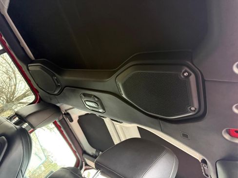 Used 2019 Jeep Wrangler Unlimited Rubicon w/ Uconnect 4C Nav & Sound Group image 12