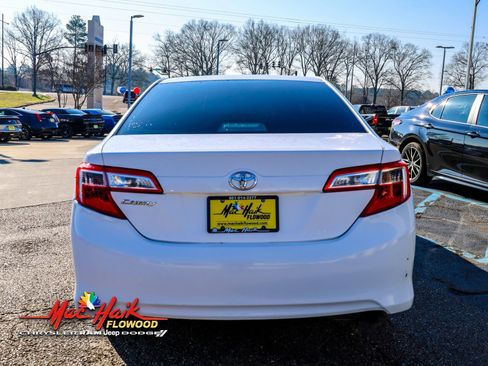 Used 2012 Toyota Camry L image 4