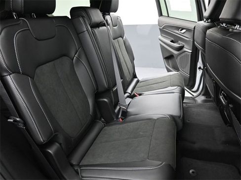 New 2025 Jeep Grand Cherokee L Altitude image 24
