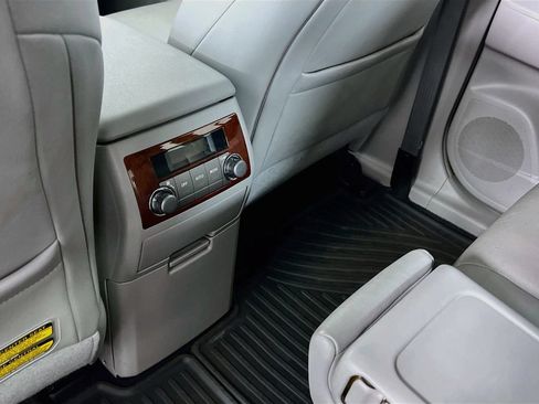 Used 2012 Toyota Highlander Limited w/ Tow Pkg AWD/4WD image 25