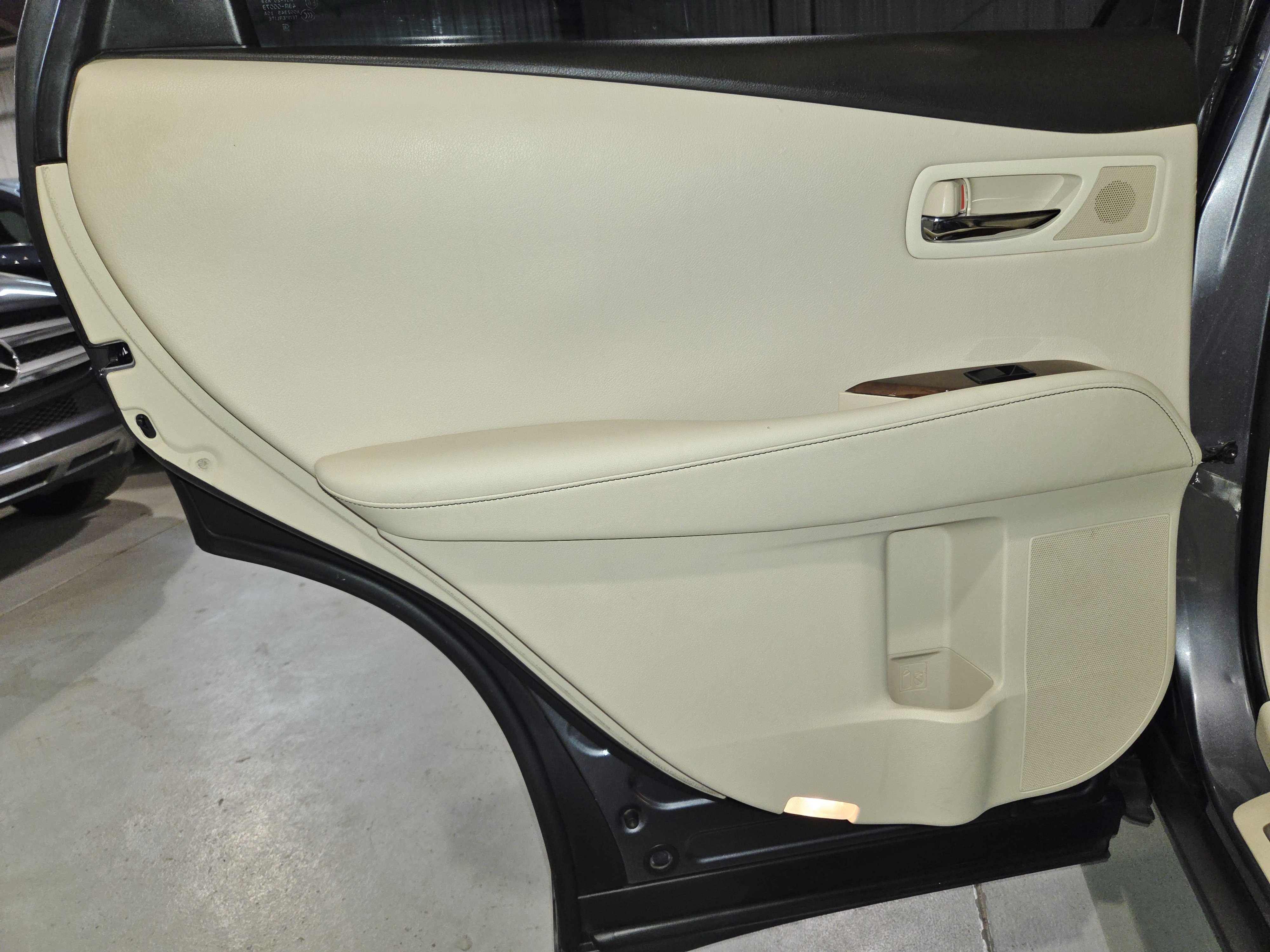 Used 2013 Lexus RX 450h FWD w/ Navigation Pkg image 18