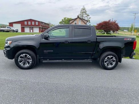 Used 2021 Chevrolet Colorado Z71 AWD/4WD image 2