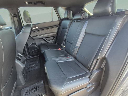 Used 2022 Volkswagen Atlas Cross Sport SE FWD image 17