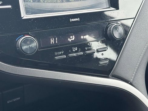 Used 2020 Toyota Camry SE image 26