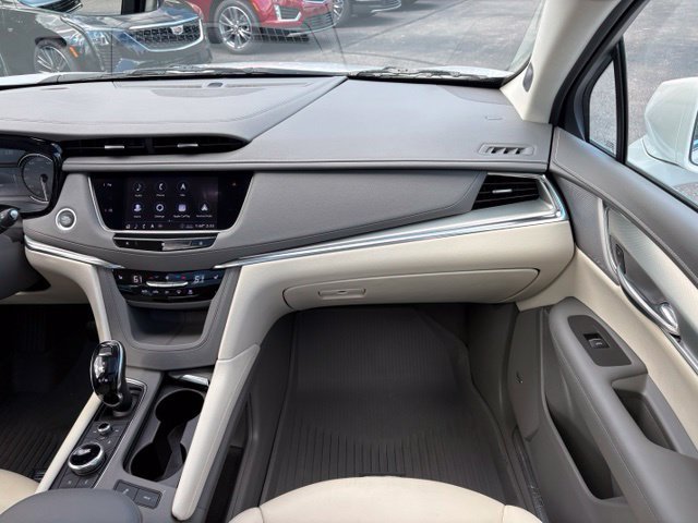 Used 2020 Cadillac XT5 Premium Luxury w/ LPO, Floor Liner Package FWD image 23