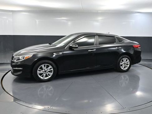 Used 2017 Kia Optima LX FWD image 9