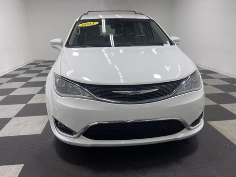 Used 2017 Chrysler Pacifica Touring-L image 7