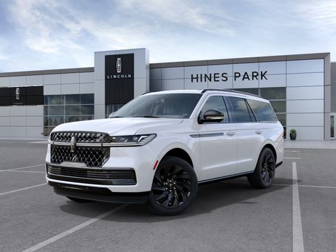 New 2027 Lincoln Navigator Reserve w/ Jet Appearance Package AWD/4WD image 2