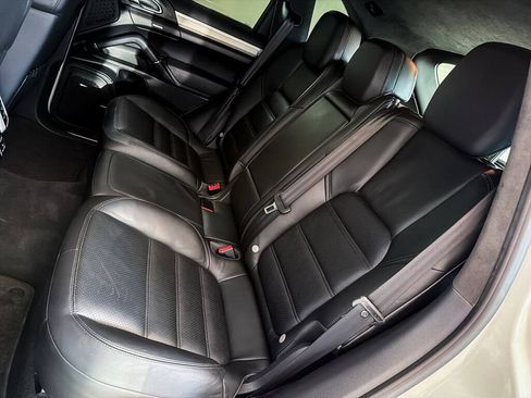 Used 2013 Porsche Cayenne Turbo w/ Premium Pkg Plus AWD/4WD image 22