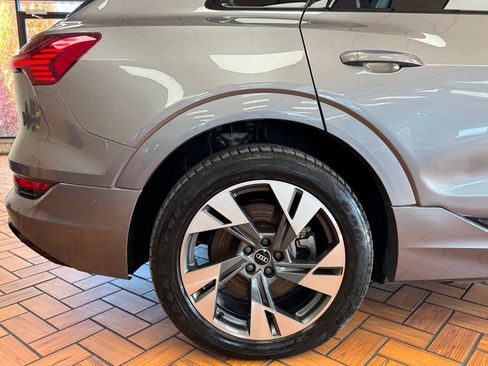 Used 2021 Audi e-tron Premium w/ Convenience Plus Package image 14