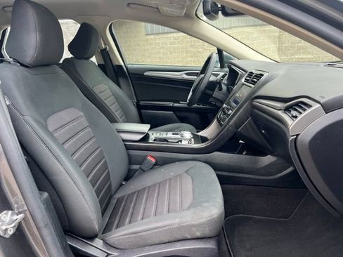 Used 2020 Ford Fusion SE FWD image 11