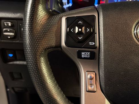 Used 2018 Toyota 4Runner SR5 AWD/4WD image 15