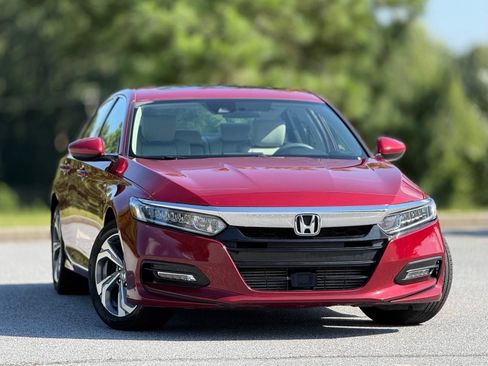Used 2019 Honda Accord EX image 4