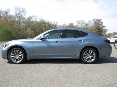 Used 2016 INFINITI Q70 3.7 w/ Deluxe Touring Package AWD/4WD image 8