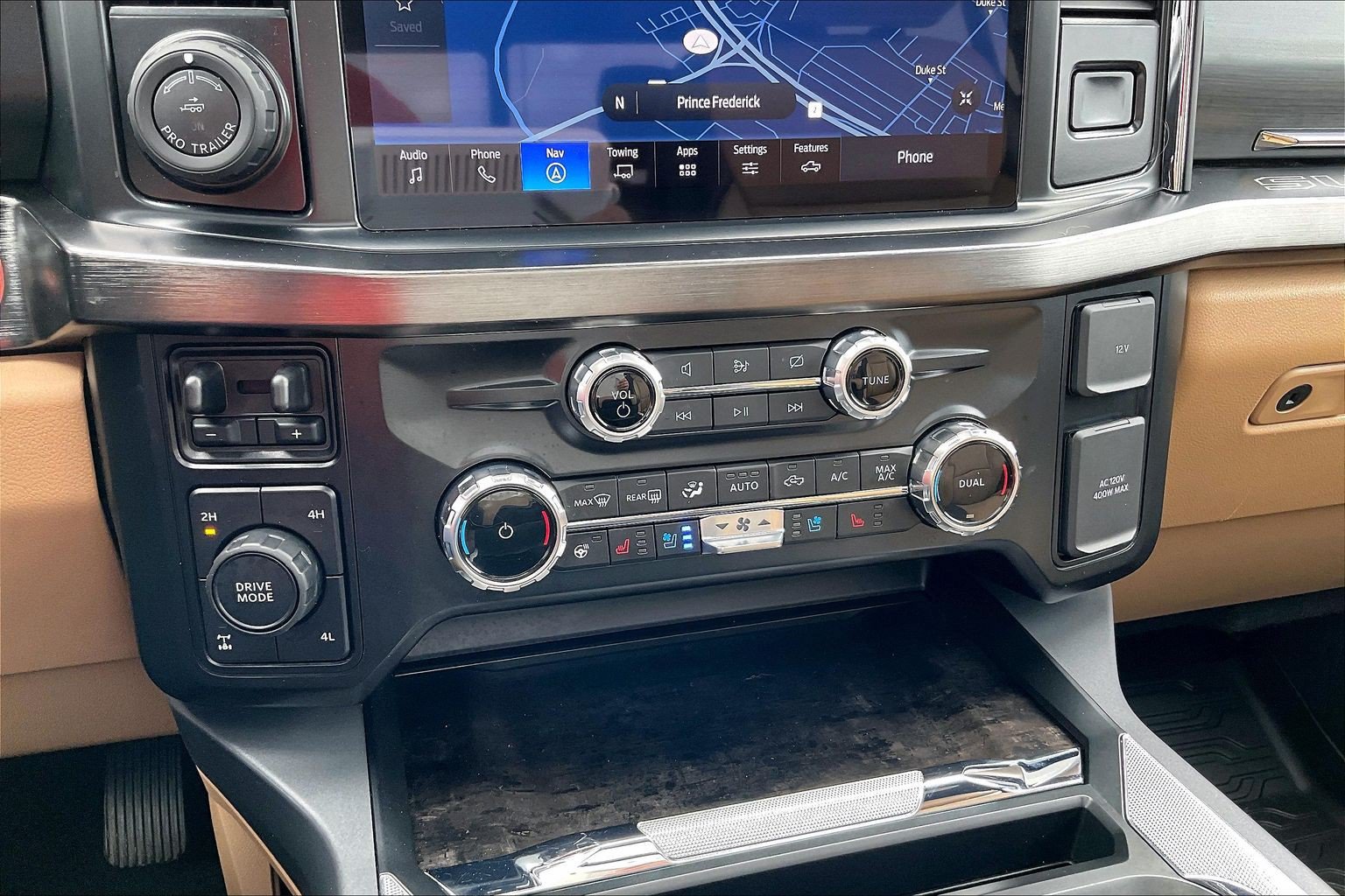 Certified 2024 Ford F250 Lariat w/ Lariat Ultimate Package AWD/4WD image 32