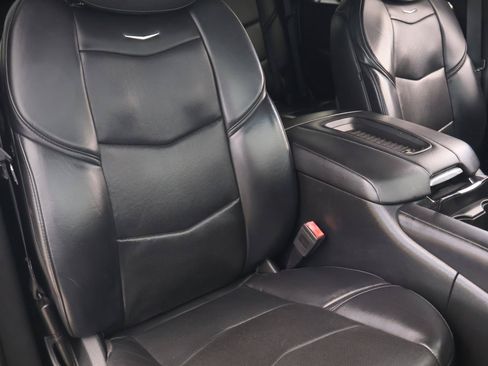 Used 2018 Cadillac Escalade Platinum AWD/4WD image 17