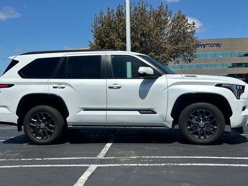 Used 2024 Toyota Sequoia Platinum AWD/4WD image 3