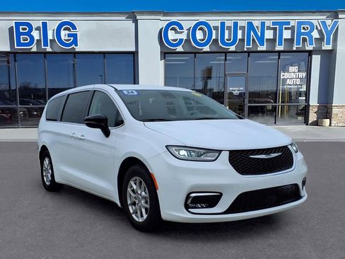 Used 2024 Chrysler Pacifica Touring-L FWD image 8