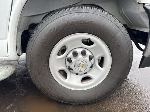 Used 2024 Chevrolet Express 2500 w/ Driver Convenience Package image 29