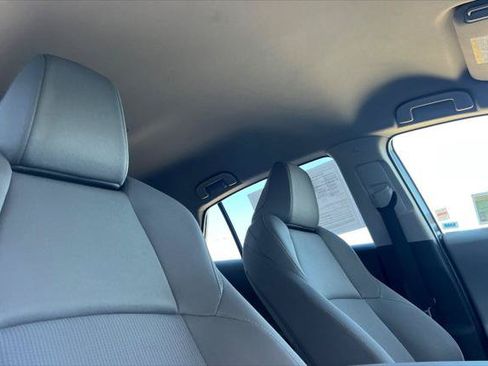 Certified 2021 Toyota Venza LE w/ Carpet Mat Package (TMS) AWD/4WD image 18