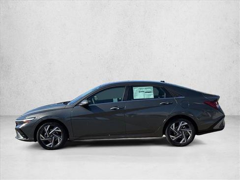 New 2026 Hyundai Elantra Limited FWD image 9