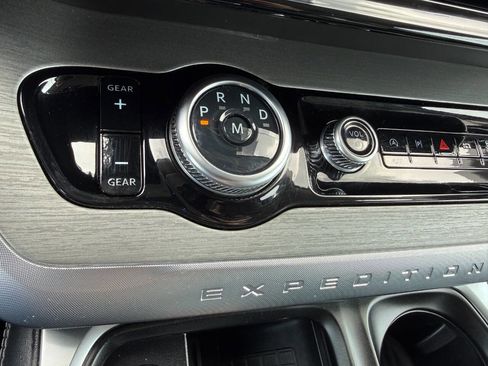 Used 2025 Ford Expedition Max Platinum AWD/4WD image 52