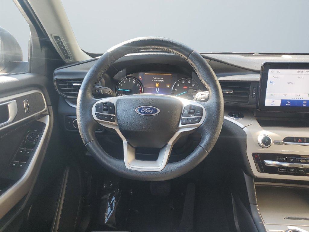 Used 2023 Ford Explorer XLT AWD/4WD image 12
