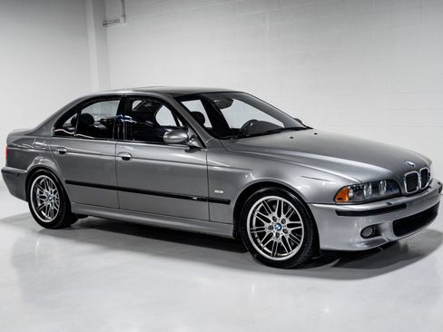 Used 2003 BMW M5 image 1