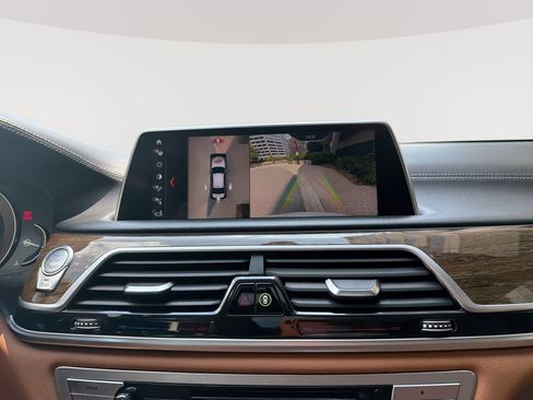 Used 2019 BMW 750i w/ Executive Package RWD image 25