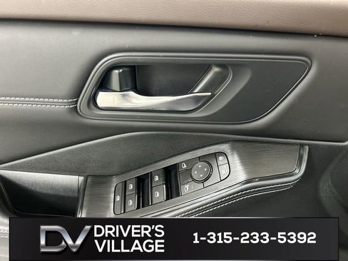 Used 2023 Nissan Rogue SV w/ SV Premium B Package AWD/4WD image 11