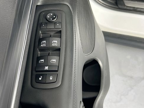 Used 2022 Jeep Grand Cherokee Limited image 18