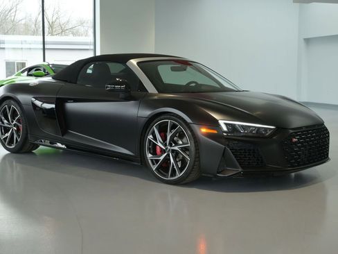 Used 2021 Audi R8 V10 w/ Premium Package RWD image 12