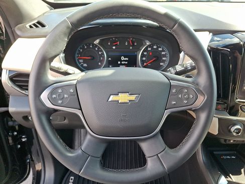 Used 2023 Chevrolet Traverse LT image 18