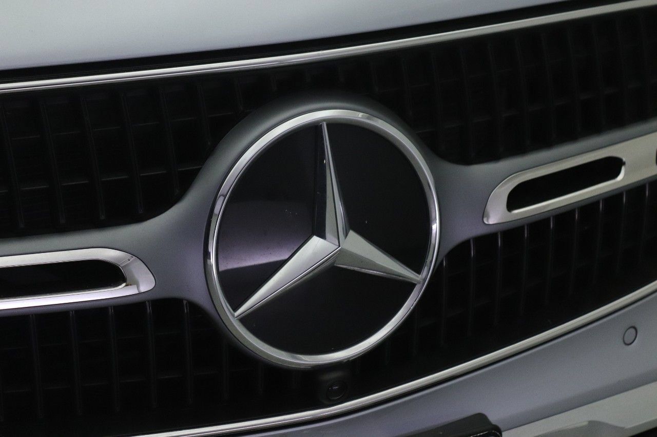 Used 2025 Mercedes-Benz GLC 350e 4MATIC image 26