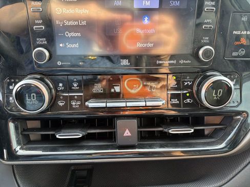 Used 2020 Toyota Highlander Limited image 44