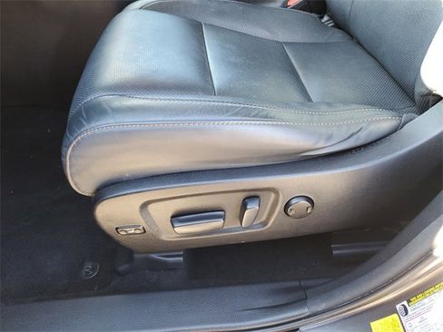 Used 2016 Toyota Highlander Limited image 25