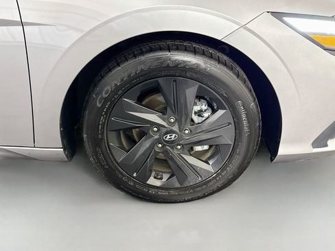 Used 2025 Hyundai Elantra SE FWD image 31