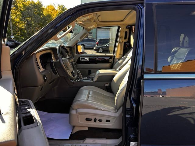 Used 2017 Lincoln Navigator L Select AWD/4WD image 10