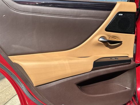 Used 2021 Lexus ES 300h w/ Premium Package image 22