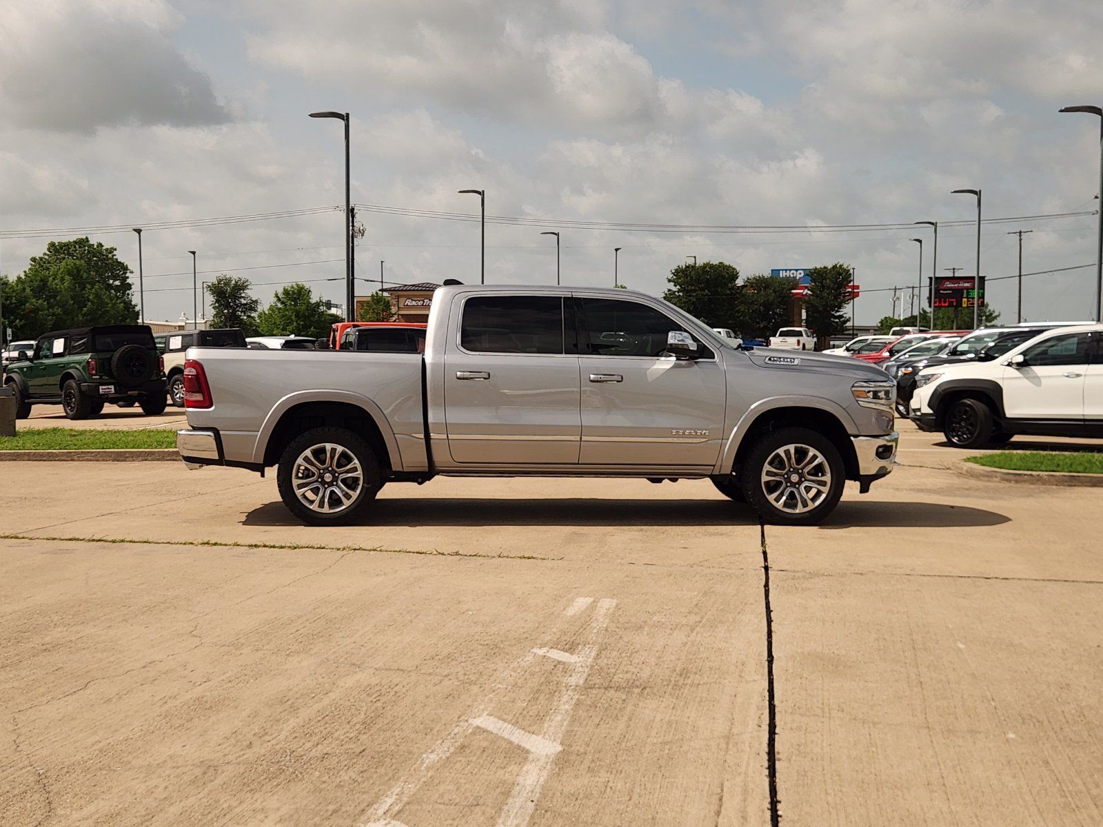 Used 2024 RAM 1500 Limited AWD/4WD image 7