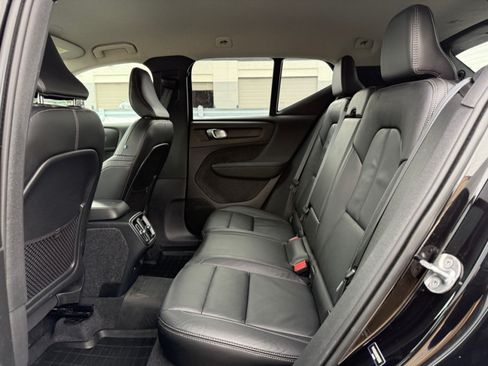 Used 2022 Volvo XC40 T5 Momentum AWD/4WD image 17