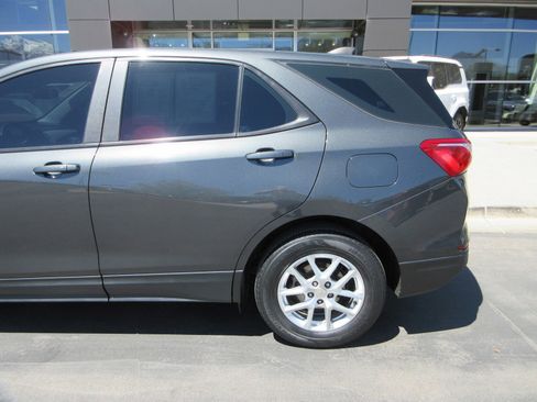 Used 2021 Chevrolet Equinox LS w/ LPO, Floor Liner Package FWD image 5