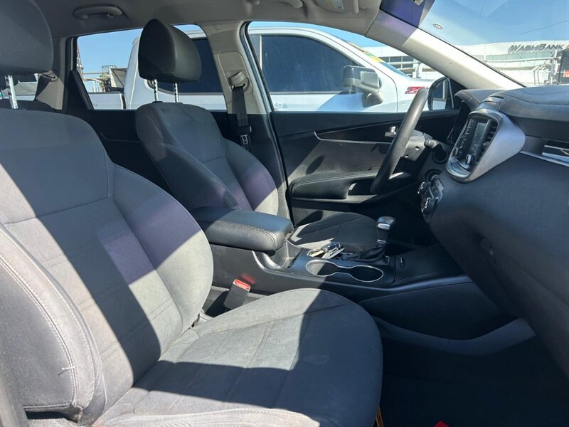 Used 2019 Kia Sorento AWD V6 image 29