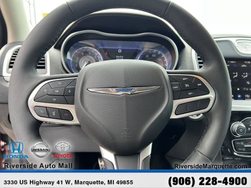 Used 2023 Chrysler 300 Touring L w/ Comfort Group image 21