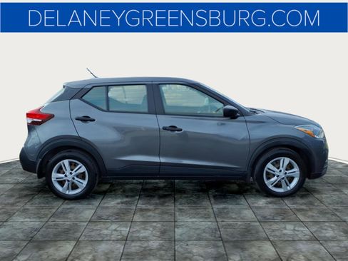 Used 2020 Nissan Kicks S image 2