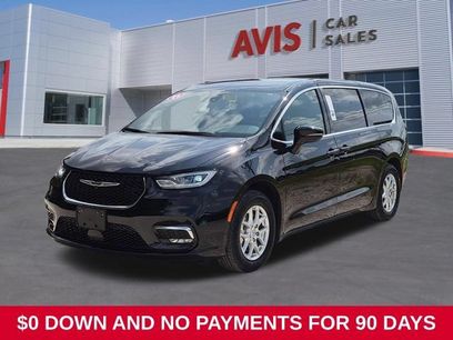 Used 2025 Chrysler Pacifica Select