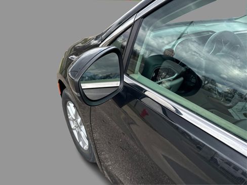 Used 2023 Chrysler Pacifica Touring-L FWD image 40