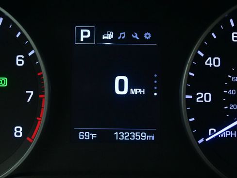 Used 2017 Hyundai Elantra Limited FWD image 23